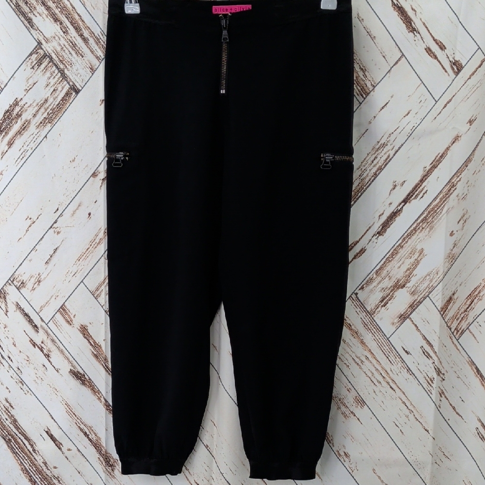 Alice + Olivia Black Capri Pants